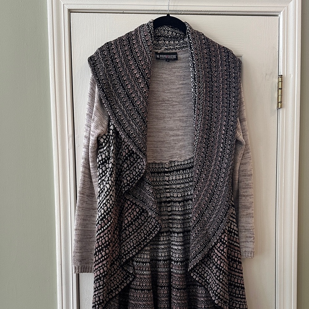 The Pyramid Collection Black and Gray Cardigan